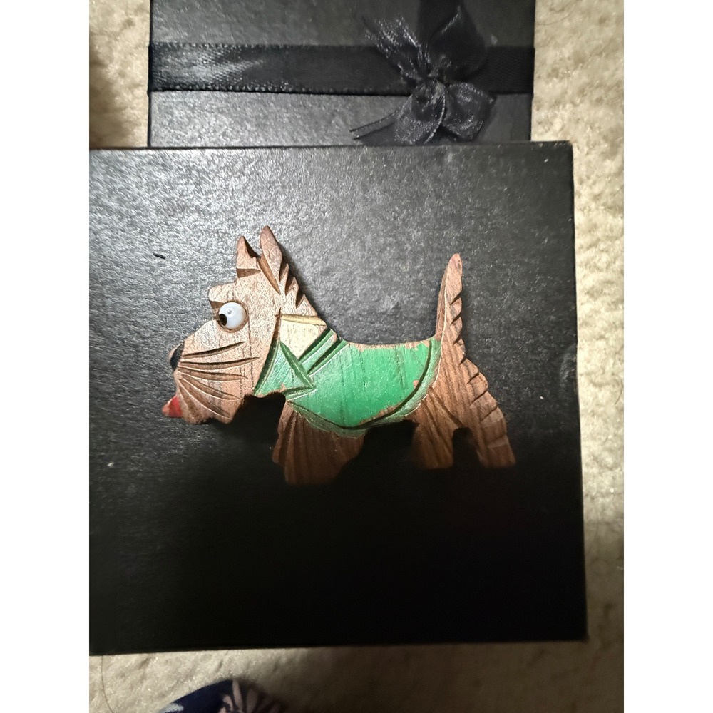 Wooden‎ Scottish Terrier Dog Brooch Pin Hand Carved Green Vest Cute Gift